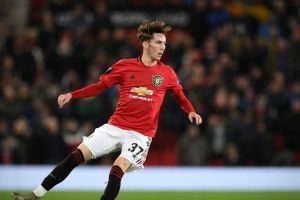 Everton sepakat boyong James Garner dari Man United