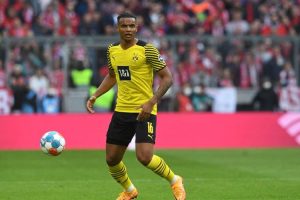 Leicester incar Manuel Akanji dari Dortmund untuk gantikan Fofana