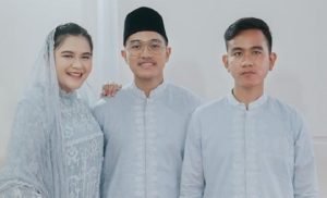 Momen Langka Kahiyang Gibran Kaesang Foto Bertiga