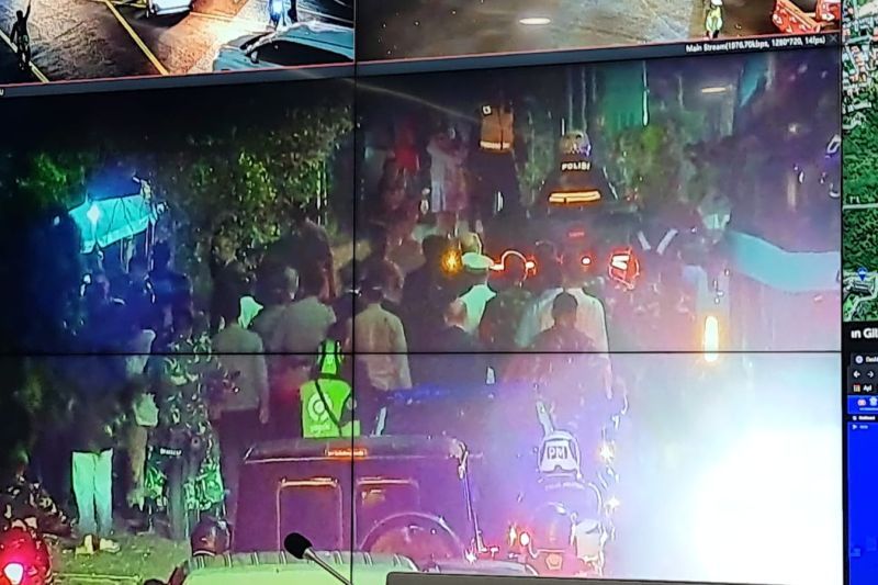 Presiden Prancis jalan kaki seusai Diner di GWK