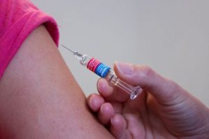 Vaksinasi harus ditambah tanpa abaikan prokses untuk cegah Covid-19