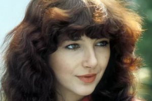 Lagu Lawas Kate Bush Kembali Populer Berkat Stranger Things