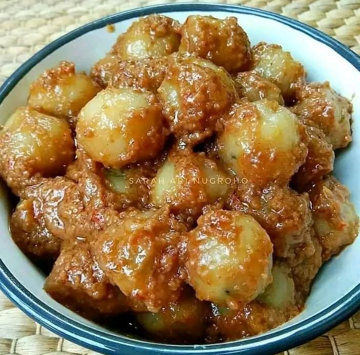 Referensi Camilan Lokal Akhir Tahun, Cilok Bumbu Kacang Legendaris