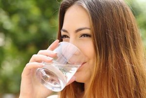 Manfaat Dan Resiko Air Putih Untuk Tubuh Yang Wajib Kamu Ketahui