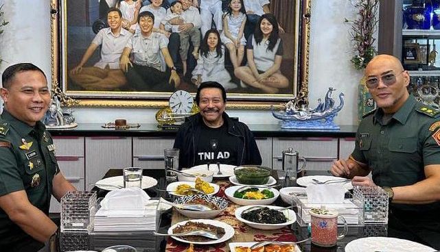 Deddy Corbuzier Hadir Dalam Undangan AM Hendropriyono