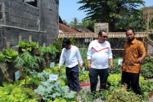 Presiden diguyur hujan saat pimpun Upacara Parade Senja Kemenhan