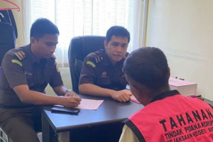 Kejari Bintan tahan tiga tersangka korupsi senilai Rp2,4 miliar