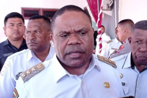 Bupati dorong instalasi listrik dan bedah rumah masyarakat Manokwari