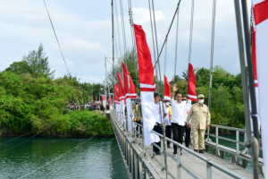 Presiden Jokowi resmikan Jembatan Gantung Wear Fair di Maluku