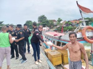 Laskar Pendekar Banten Sejati DPC Bandar Lampung Bagikan Makanan dan Minuman