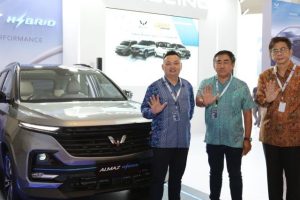 Lebih dekat, Wuling boyong Almaz Hybrid di GIIAS Semarang