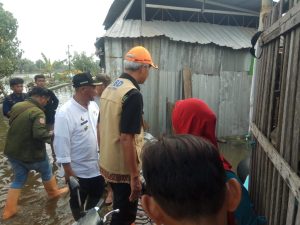 Tinjau lokasi Banjir Di Juwana, Ganjar Tekankan Pati Harus Buat Tanggul