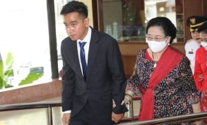 Penjelasan Gibran Mengenai Gandengan Tangan Megawati