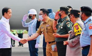 Ridwan Kamil  sambut Presiden saat kujungan di Bandung