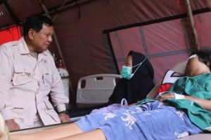 Prabowo Kunjungi Camp Pengungsian di Cianjur