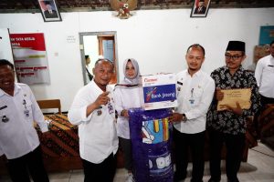 Sebagai Tindak Lanjut Gubernur Jawa Tengah, PJ Bupati Serahkan Bantuan Desa Sinomwidodo