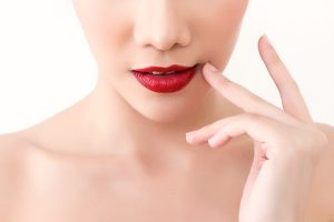 Tips Bersihkan Lipstik Yang Susah di Hapus