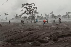 Gubernur Jatim siapkan jalur evakuasi erupsi Semeru