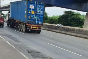 Rekonstruksi Tol Jakarta-Cikampek Imbas Ke Macetan Pengguna Jalan