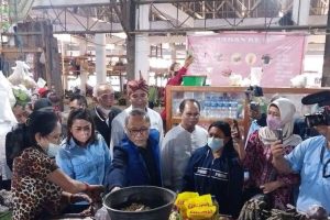 Menteri Perdagangan Tinjau Pasokan Dan Harga Bahan Pokok di Pasar Kupang