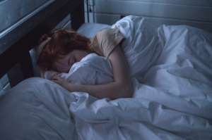 Tips Tetap Bangun Pagi untuk Kamu yang Tidur Larut Malam
