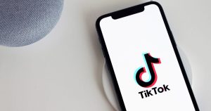 Adegan Tak Senonoh Dilakukan Pasangan Ini dan Dibaikan Di Tiktok