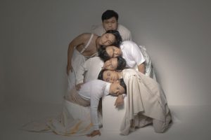 Daun Jatuh rilis Album perdana Seroja