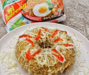 Anti Mainstream, Ini Cara Buat Donat Dari Indomie Goreng