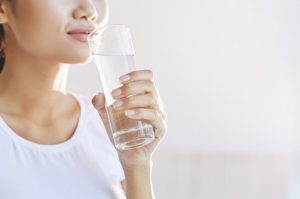 Manfaat Minum Air Putih Sebelum Tidur, Bisa Menenangkan Hati dan Pikiran