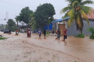 Ratusan rumah di Mamuju terendam banjir