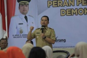 Wali Kota Tangerang mengajak perempuan berpolitik