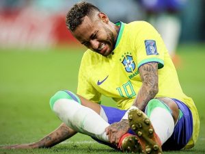 Duet lini depan Brasil Neymar dan Danilo di pastikan absen usai cedera kaki