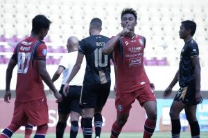 Arema FC bekuk Dewa United 2-0 di Lanjutan Liga 1 Indonesia, usai di berhentikan