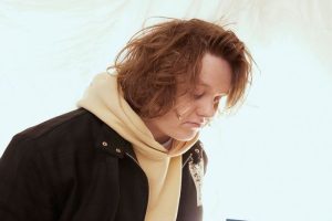 Lewis Capaldi Hentikan Tur Sementara dan Absen di We The Fest 2023 Karena Hal Ini