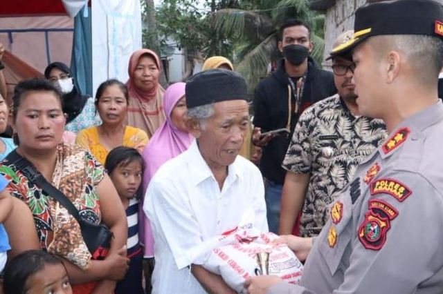 Dedikasi Polres Asahan berikan bantuan sembako korban banjir