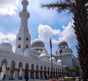 Setelah diresmikan Masjid Raya Sheikh Zayed belum bisa dibuka untuk umum
