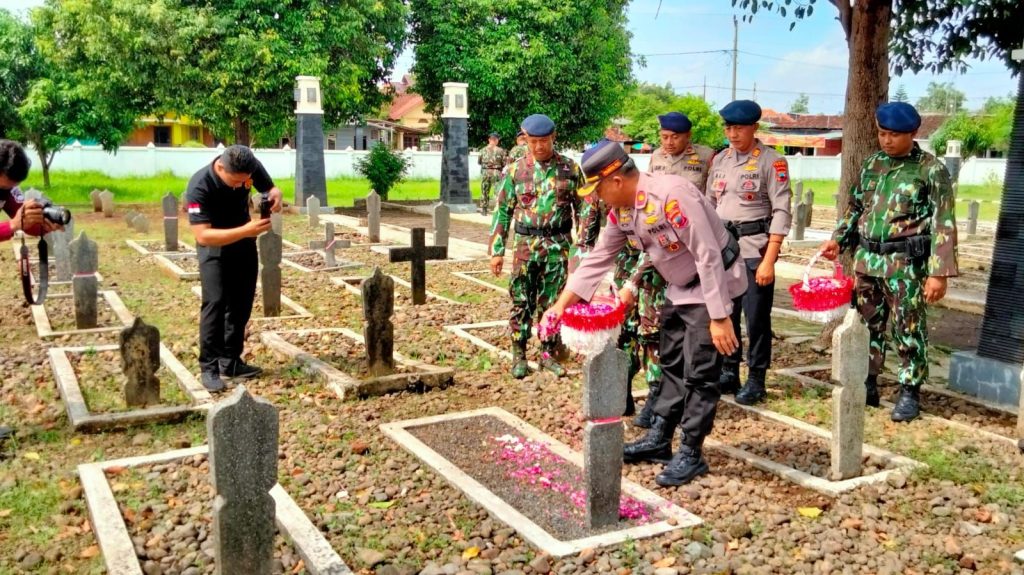 HUT KE-77 eks Brimob Pati Ziarah Ke TMP Untuk Teladani Para Pahlawan