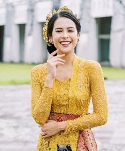 Kecantika Maudy Ayunda saat hadiri KTT G20 Bali menjadi sorotan Netizen
