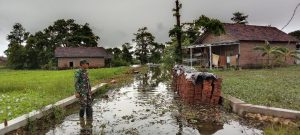Hujan Seharian Penuh, Menyebabkan Warga Kasiyan Sukolilo Terendam Banjir