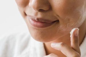 Tips merawat kulit agar glowing untuk wanita