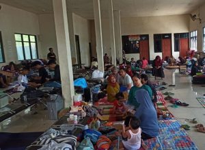 Cuaca Buruk, Sebanyak 170 Penumpang Berada di Pengusian Pelabuhan Kalianget Sumenep