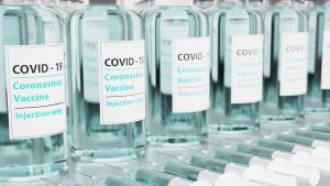 Mentri Kesehatan Mengizikan Kelompok Lanju Usia Vaksin Booster yang Kedua
