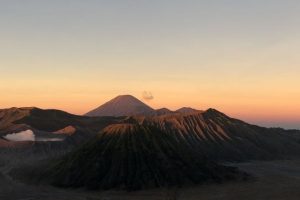 Bromo aman untuk wisata meskipun semeru sedang erupsi