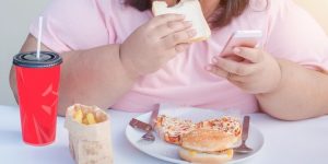 Tidak Bikin Gemuk, Ini Manfaat Makan Pada Malam Hari