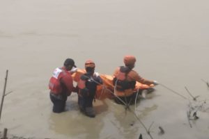 Temukan mayat tanpa identitas di Sungai Lusi, BPBD Grobogan segera evakuasi