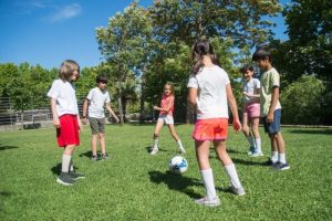 bermain Sepak bola bisa membantu  perkembangkan motorik dan berpikir strategis pada anak