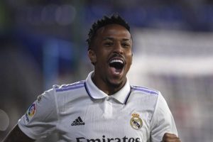 Real Madrid ke puncak klasemen LaLiga unggul dari Barcelon