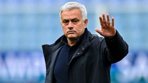 Jose Mourinho Sindir Graham Potter Usai Beli Mykhaylo Mudryk di Bursa Transfer