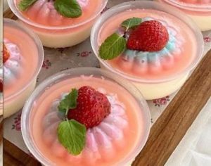 Cuma 20 Menit, Ini Tips Cepat Buat Puding Pop Ice Stroberi