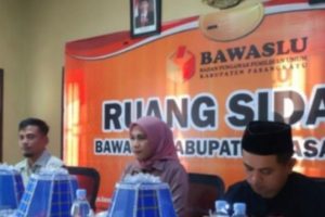 Bawaslu Sulbar mengevaluasi pengawasan pemuktahiran data pemilih